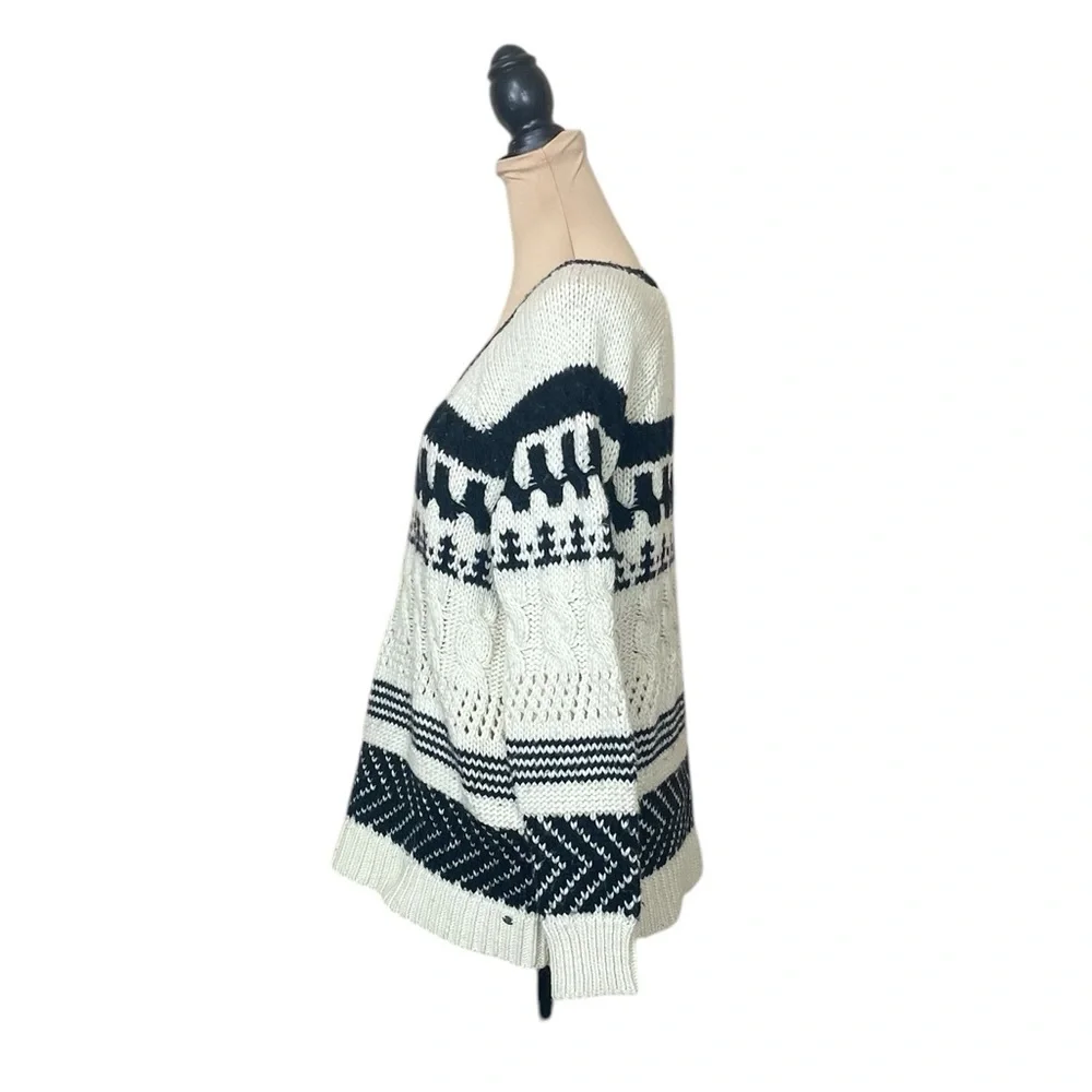 American Eagle Outfitters scoop neckline